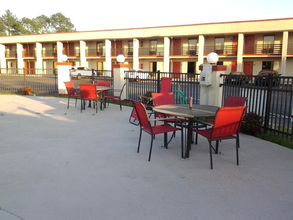 New Valdosta Inn And Suites Eksteriør billede