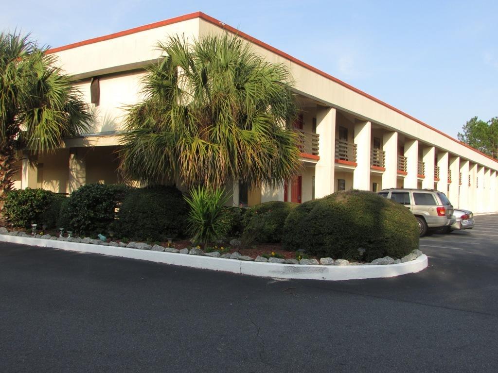 New Valdosta Inn And Suites Eksteriør billede