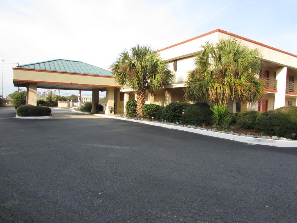 New Valdosta Inn And Suites Eksteriør billede